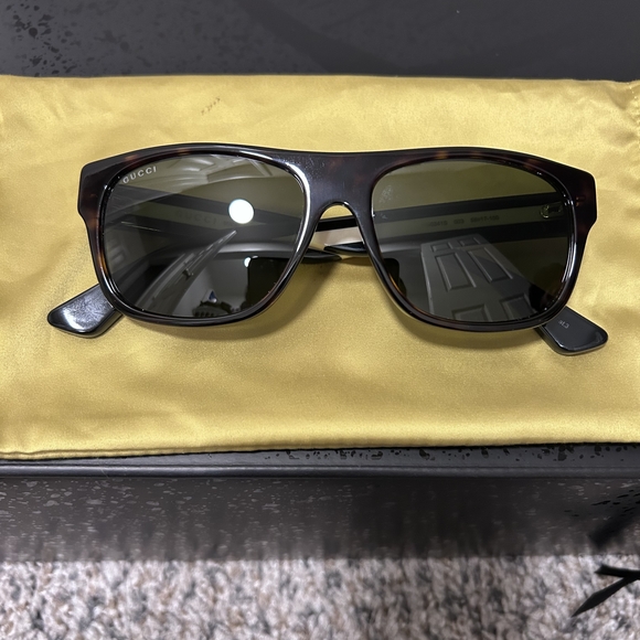 Gucci GG0341S Tortoiseshell Sunglasses With Beige Accent - Picture 7 of 17